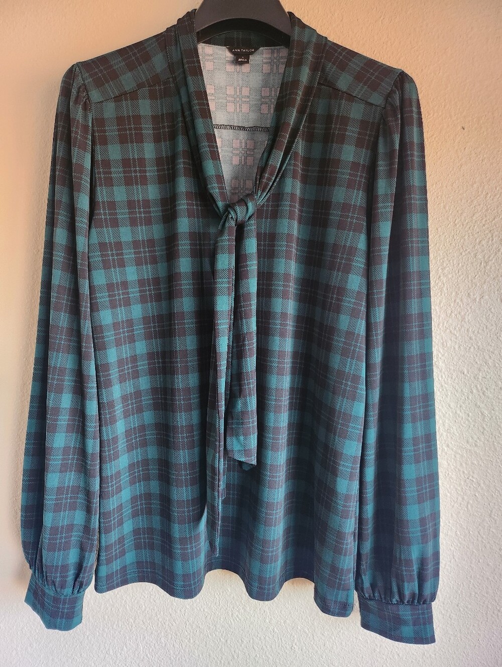 Ann Taylor Green & Black Plaid Tie-Neck Blouse – Size Small